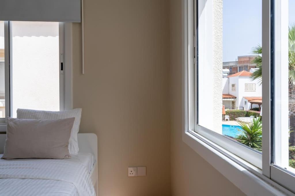 Cozy Nerina Cottage At Harbour Paphos Exterior photo