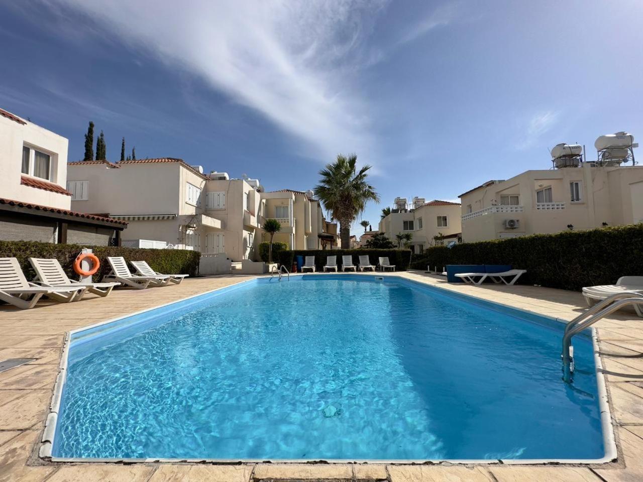 Cozy Nerina Cottage At Harbour Paphos Exterior photo